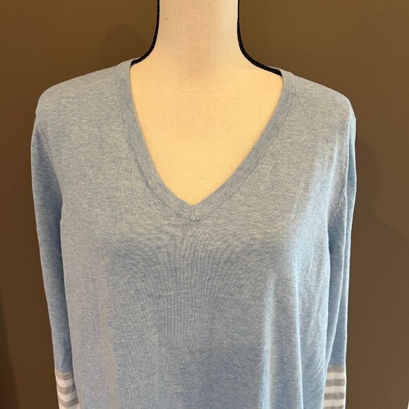 NWT Tommy Hilfiger Women's Plus V-neck Striped Blue Pullover Sweater, Size 1X - Picture 4 of 10